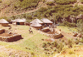 Ein typisches Dorf in den Bergen